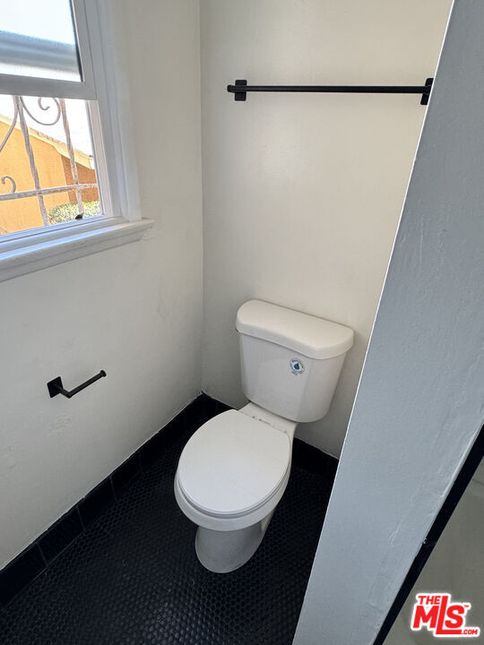 Building Photo - 3311 1/2 W 78th St