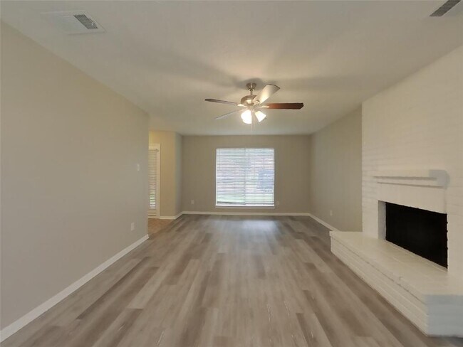 Building Photo - 14811 Cypress Ridge Dr