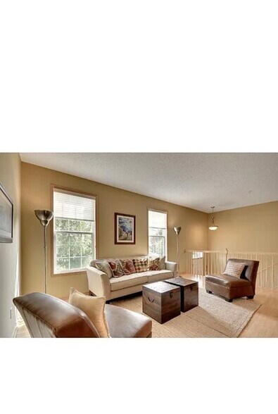 Building Photo - 15524 Lilac Dr
