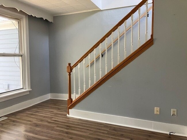 Building Photo - 507-509 W Chestnut