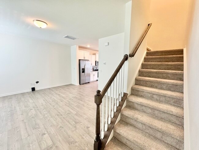 Building Photo - Three bedroom 2.5 bath townhome