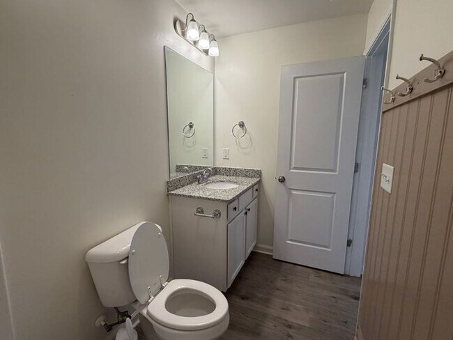 Building Photo - 1097 Sapphire Dr