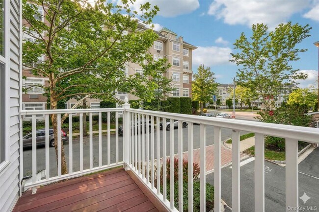 Building Photo - 2 Leeward Dr