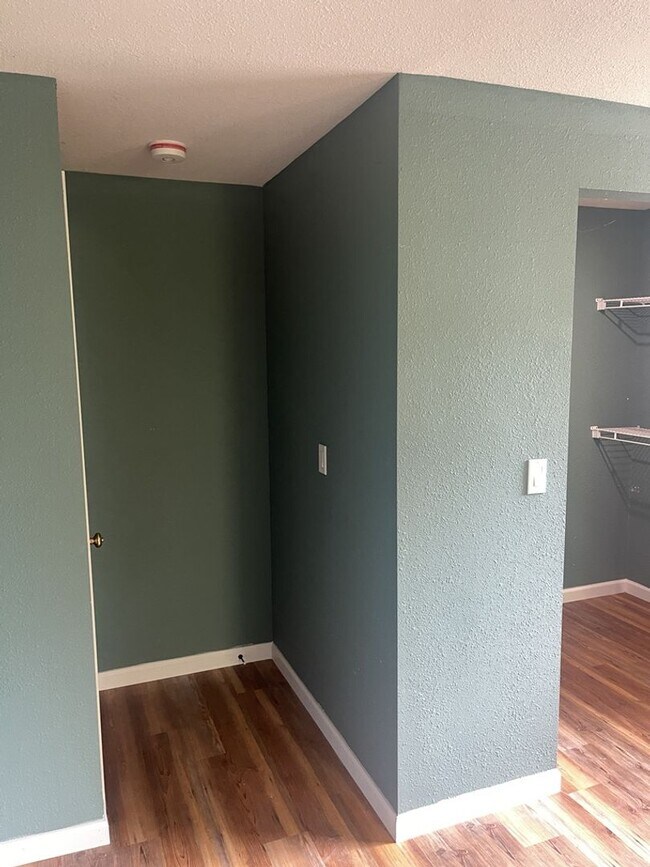 Building Photo - Updated 8 Bedroom Home for Rent!