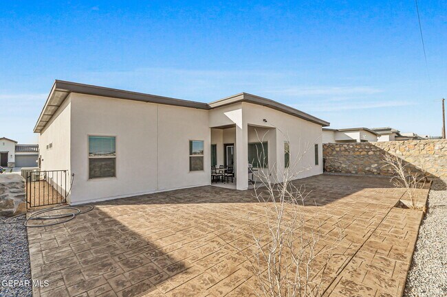 Building Photo - 244 Farnborough St