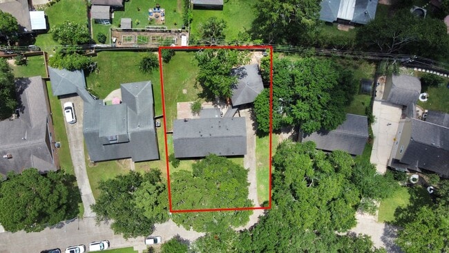 Building Photo - 3923 Cypress Lake Dr