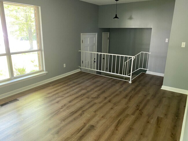 Building Photo - Three Bedroom, Large Lot, Pet Friendly,Hixson! ***Monthly rent $1900.00!***