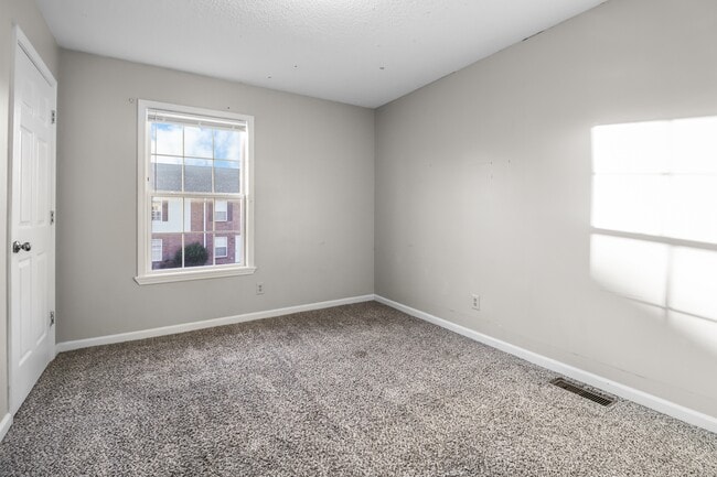 Building Photo - 284 Raleigh Dr