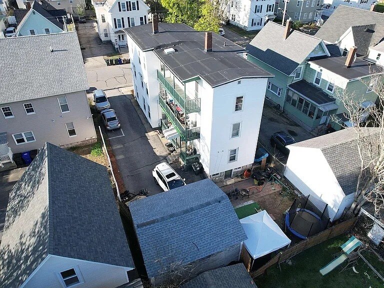 Building Photo - 413 Merrimack St