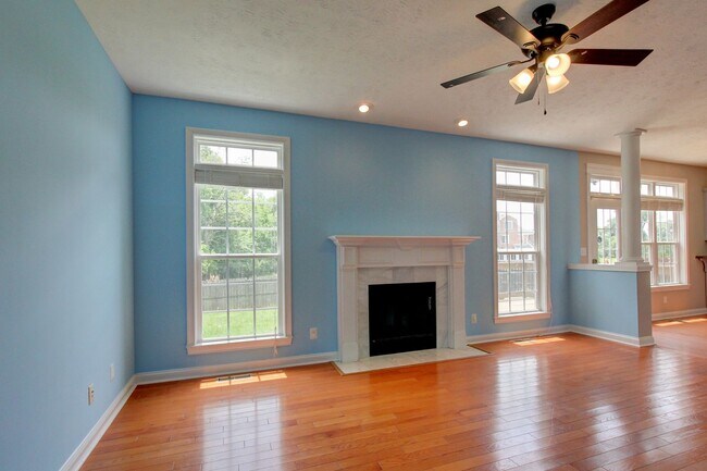 Building Photo - 716 Cavalier Dr