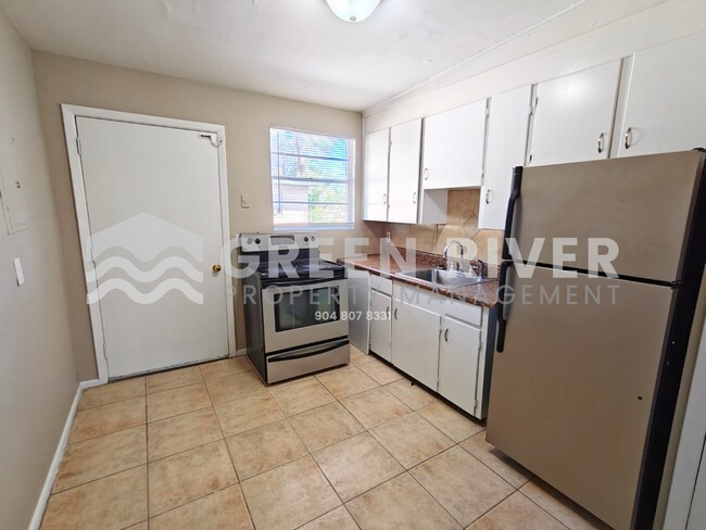Building Photo - Quiet 2 Bedroom Retreat Available Now – Pets Welcome!