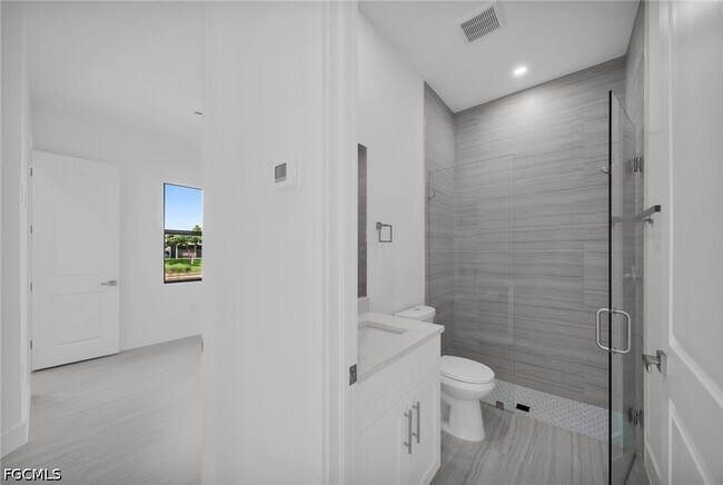 Building Photo - 3543 NE 14th Pl