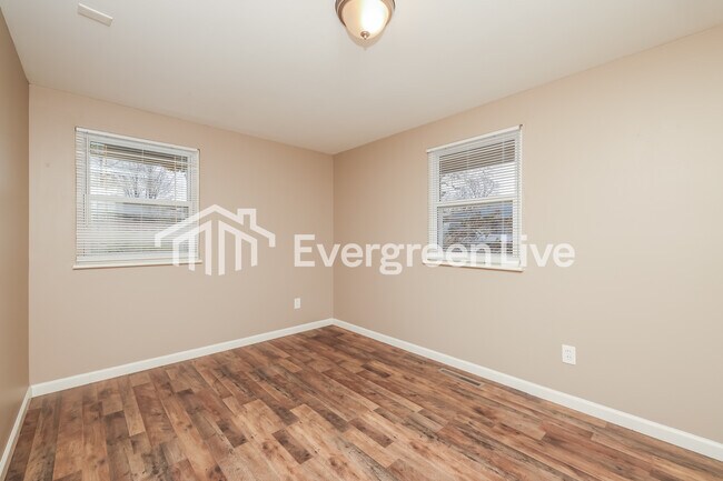 Building Photo - 6660 Celestine St