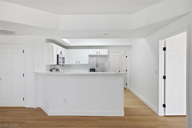 Building Photo - 5855 Valley Dr