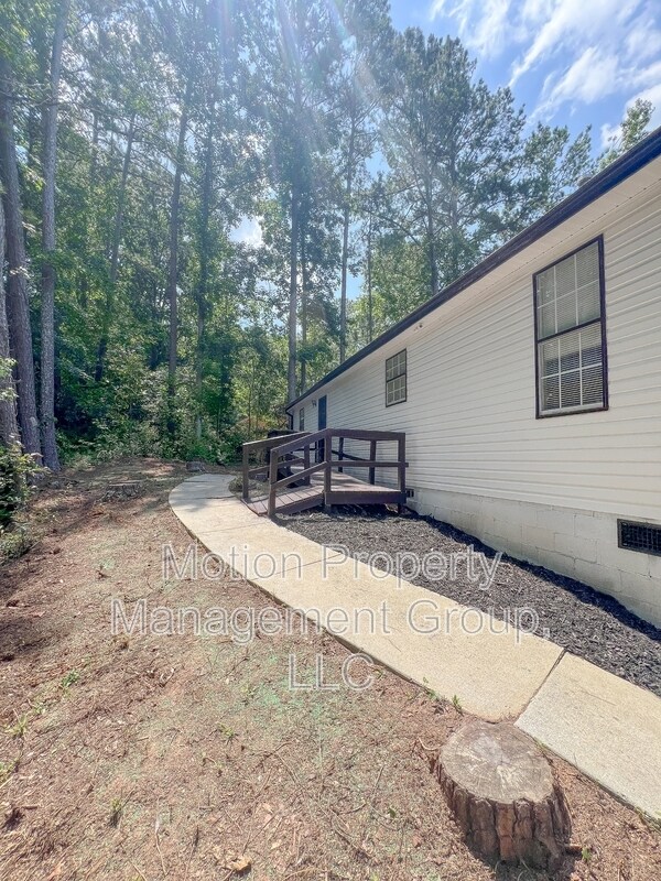 Building Photo - 7155 Pineneedle Dr SW
