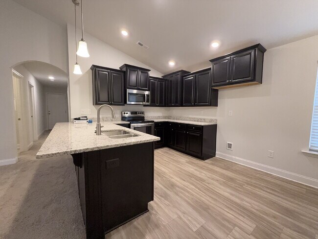 Building Photo - "Modern Madison Retreat: 3-Bed, 2-Bath Home with Elegant Granite Finishes!"