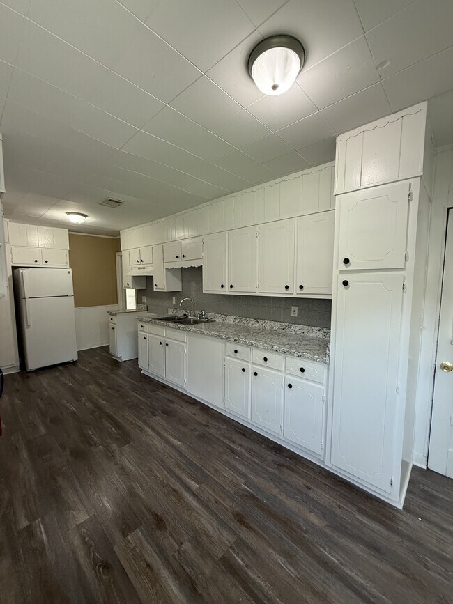 Building Photo - 5604 Ter O