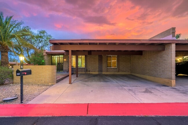 Building Photo - 510 W Cll Lago