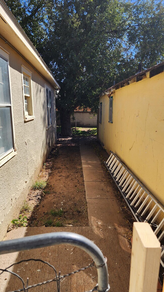 Building Photo - 800 S Elgin Ave