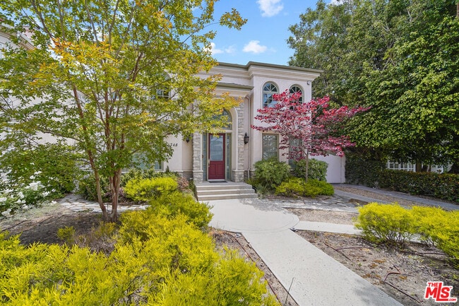 Building Photo - 248 S Swall Dr