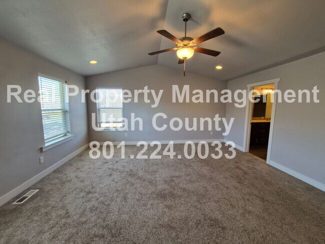 Building Photo - Townhome in Eagle Mountain
