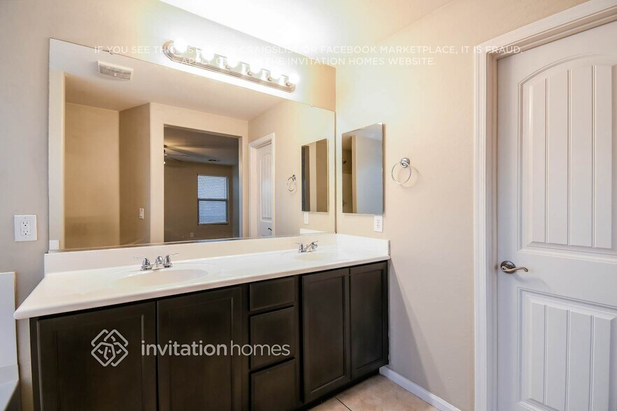 Building Photo - 1404 S Ponderosa Dr