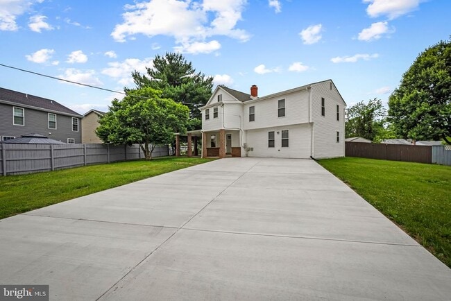 Building Photo - 1520 Dorchester Ave
