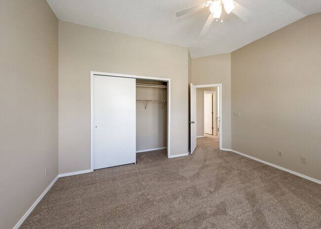 Building Photo - Stunning 5 Bedroom, 3.5 Bath Remodeled Hom...