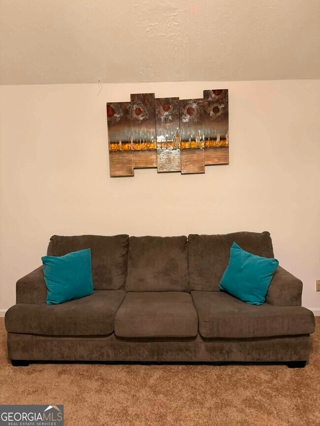Building Photo - 661 Longbow Ct