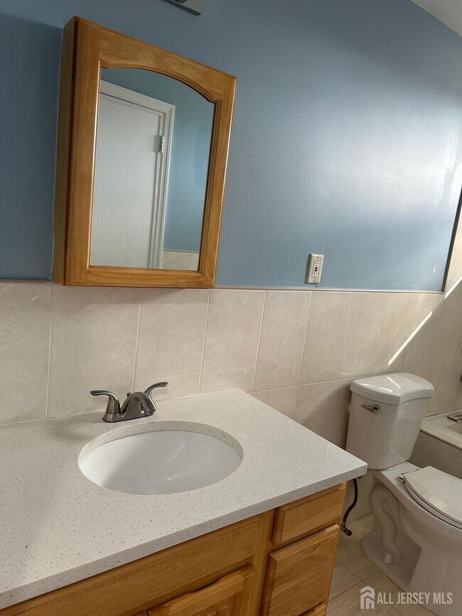 Building Photo - 19 Baldwin Rd