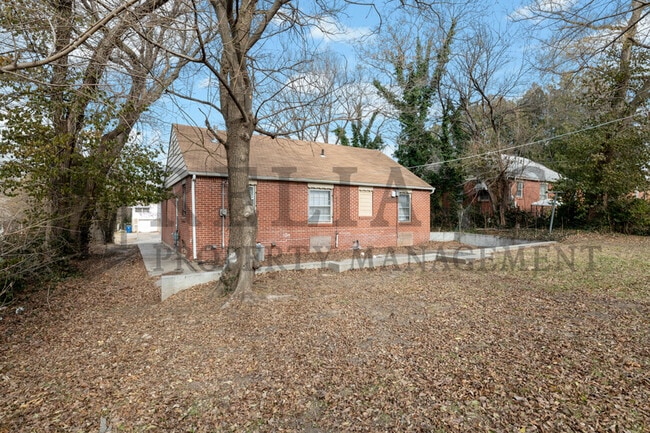 Building Photo - 3627 E 10th St N