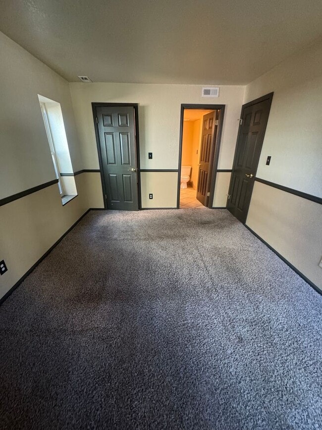 Building Photo - 2 Bedroom Codo in Rockrimmon