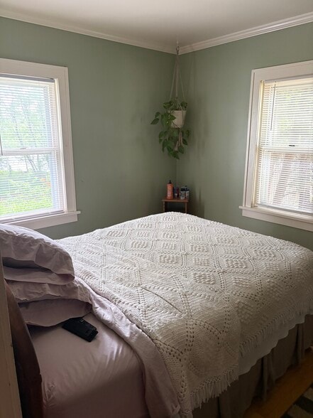 first floor bedroom - 1227 1st Ave