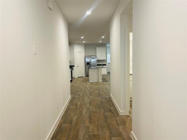 Building Photo - 4404 Aspen Rd