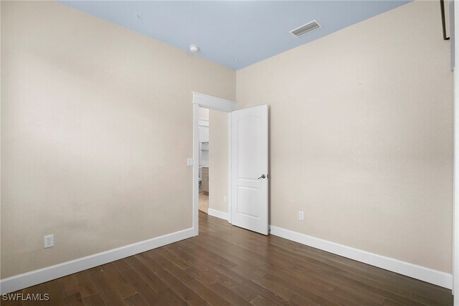 Building Photo - 12129 Country Day Cir