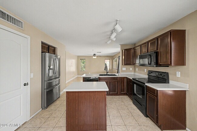 Building Photo - 4809 W Valencia Dr