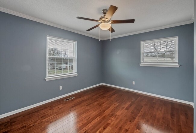 Building Photo - Available for rent: $1,250/month — 4-Bedroom, 2- Bath Single-Family Home in Harrison, TN!