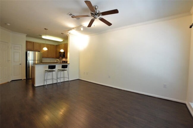 Building Photo - 9200 Westheimer Rd