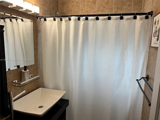 Building Photo - 1021 NW 37th Ave