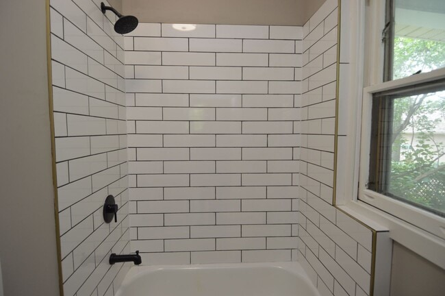 Building Photo - One of a Kind 2 bed 1 bath Single-Family Home