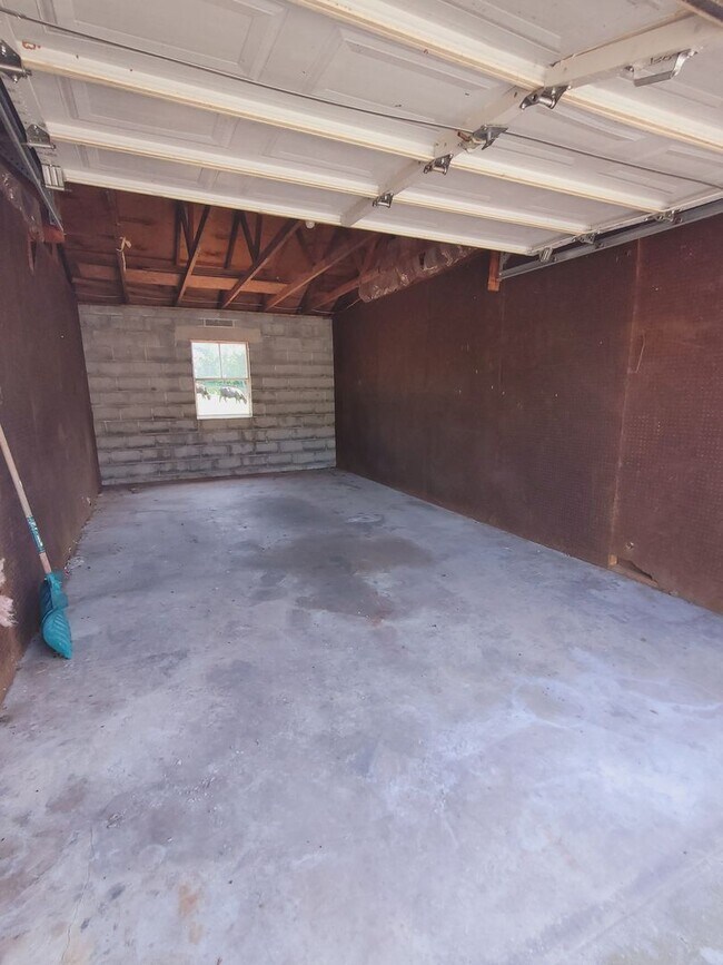 Building Photo - 46 Tritch Ln