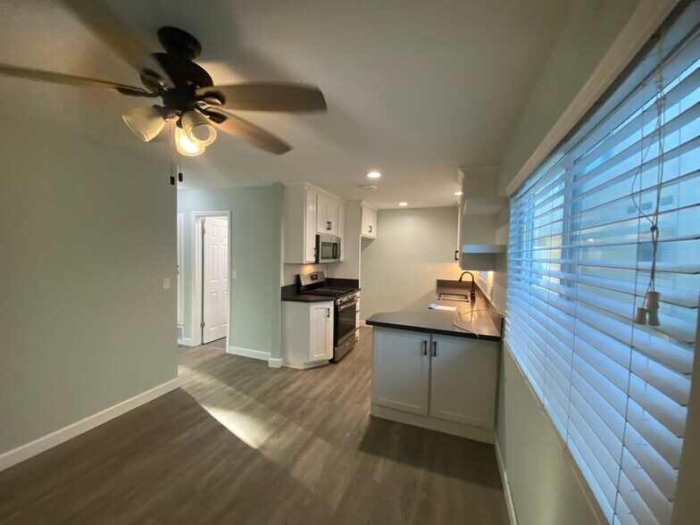 Stainless appliances - 3916 W 178th St