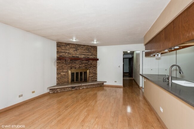 Building Photo - 116 S Walnut Ln