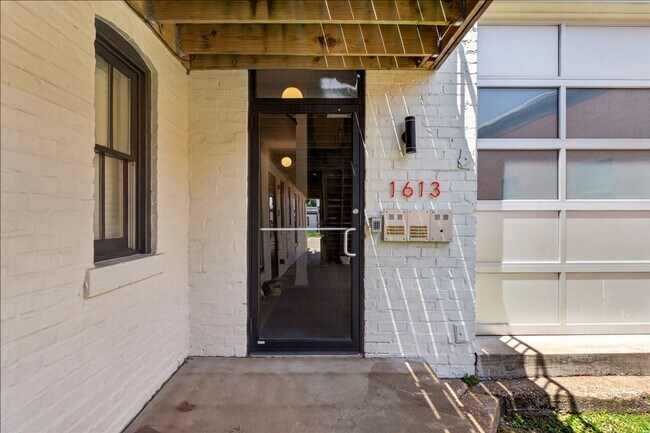 Building Photo - Garage Band Guitar Hero