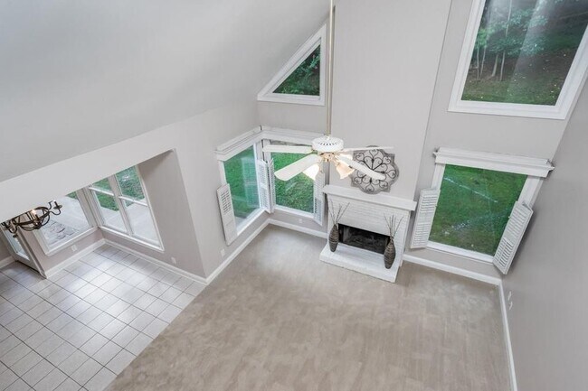 Building Photo - 802 Satinwood Pl