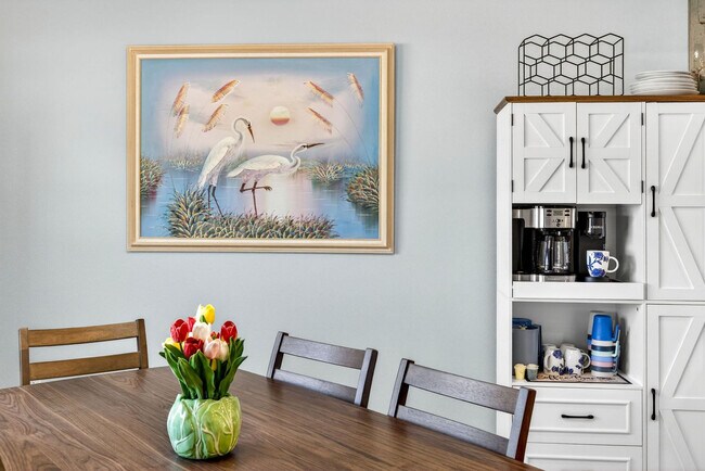 Building Photo - 1412 Gladys Cir