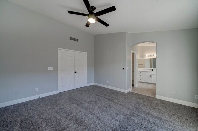 Building Photo - 8940 E Palm Ridge Dr