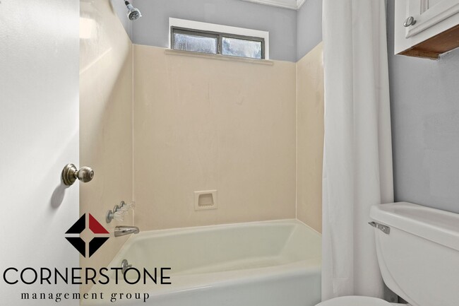 Building Photo - 3 bedroom home LOCATED OFF OF JONES CREEK ROAD!