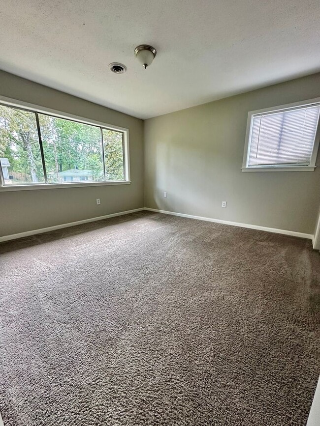 Building Photo - Spacious 4 Bedroom Home in Pearl!