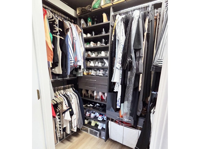 Building Photo - 1515 N Van Buren St